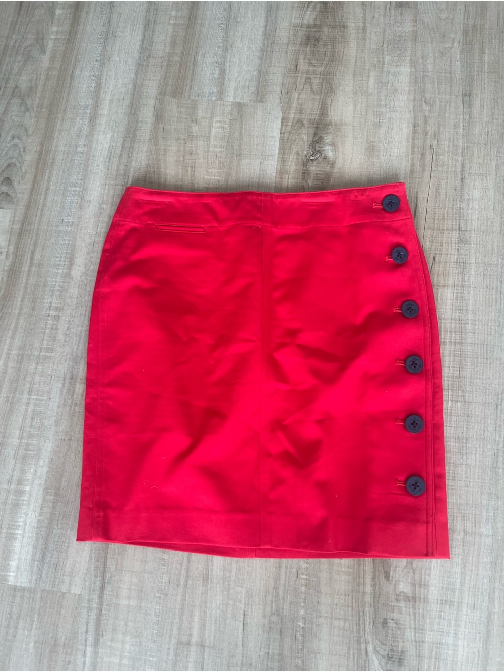 Lauren Ralph Lauren Red Mini Skirt with Side Navy Button Detail size 2P